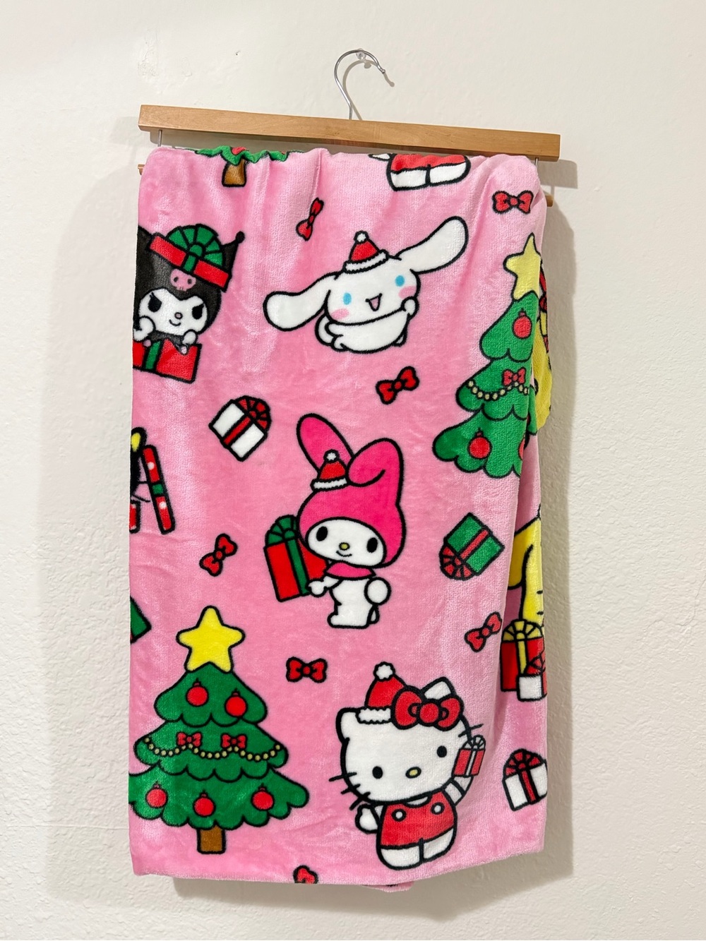 Sanrio Kids Pink Holiday Plush Pajama Blanket - Hello Kitty & Friends